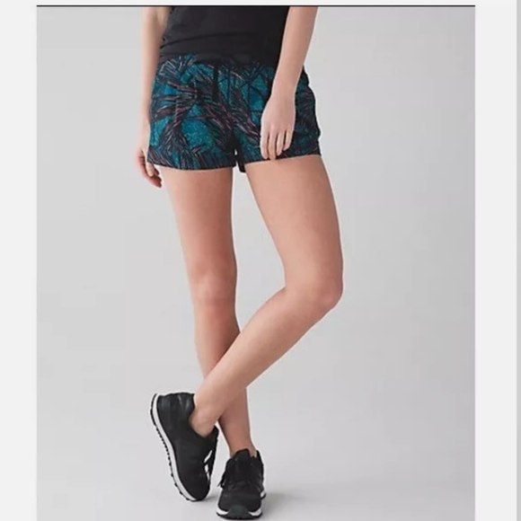 Lululemon spring break away shorts size 6 - Picture 2 of 7